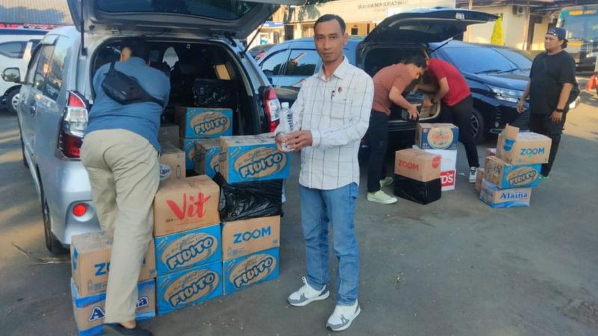 1,100 Bottles Of Oplosan Alcohol Storage Warehouse Ready For Distribution To Garut Residents Raided, 1 Person Secured