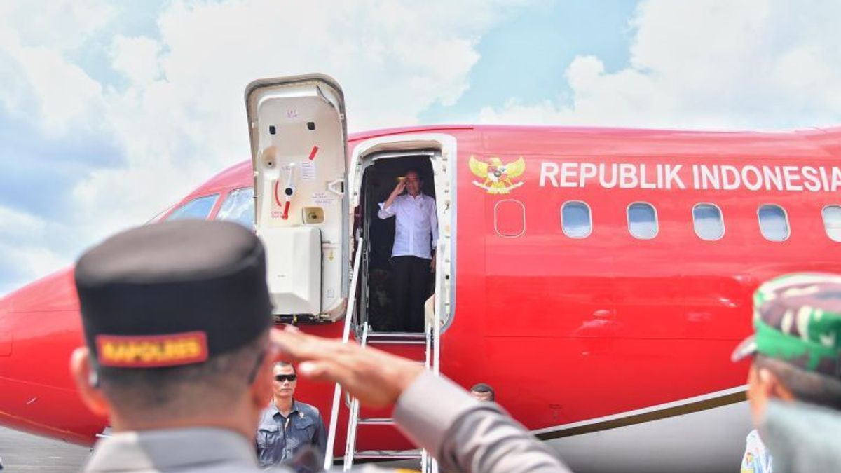 Jokowi visite à l’hôpital Hasan Sadikin Bandung après l’inauguration officielle du village des Leuwikeris de Tasikmalaya