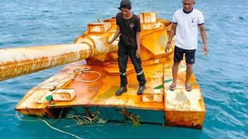 Pulled By The Fisherman's Pompong, Here Are The Details Of Objects Similar To Combat Vehicles Found By The Indonesian Navy In Natuna Waters