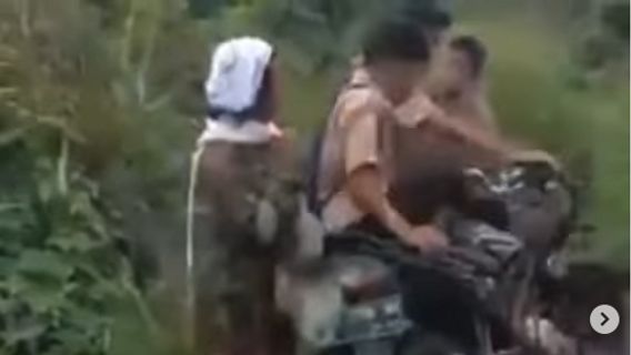 فيديو منتشر على نطاق واسع لجدة تتعرض للركل من قبل الطلاب ، شرطة شمال سومطرة تؤمن تسعة جناة: أعيدوا بالفعل إلى أولياء الأمور ، ولكن تحت مراقبة الشرطة