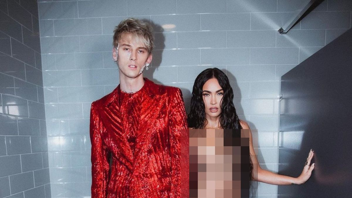 Seksi, Penampilan Megan Fox Pakai Naked Dress di MTV VMAs