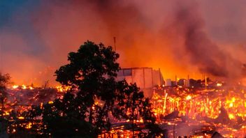 警方调查烧毁巴布亚亚彭群岛数十座建筑物的火灾
