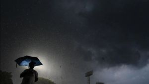 BMKG Prediksi Hujan Lebat-Angin Kencang Masih Mengintai Jakarta Sepekan ke Depan