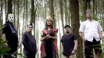 Le projet Tanah Air renvoie le thème du nationalisme par le biais de la chanson pour enfants indonésiens