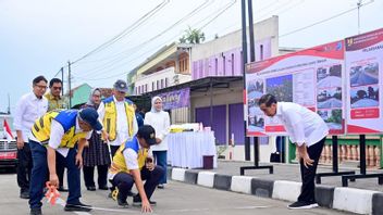 Sragen的Rusak Road已经病毒式传播,今天Jokowi检查了Surakarta-Gemolong-Purwodadi Central Java部分的维修