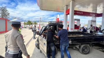 油箱改装，10辆完整的汽车，司机被Jayawijaya警察拘留，同时排队领取补贴燃料内容