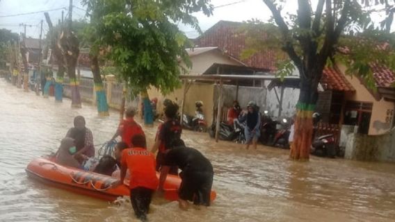 2 Pompa Air Difungsikan untuk Atasi Banjir di Pamekasan