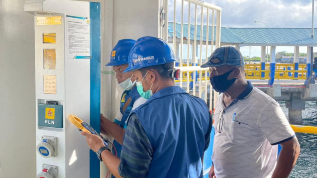 PLN Officials Mandiri Electric Pavilion, Fishermen At The Port Of Wuring NTT Can Save Operational Costs Of Up To 70 Percent