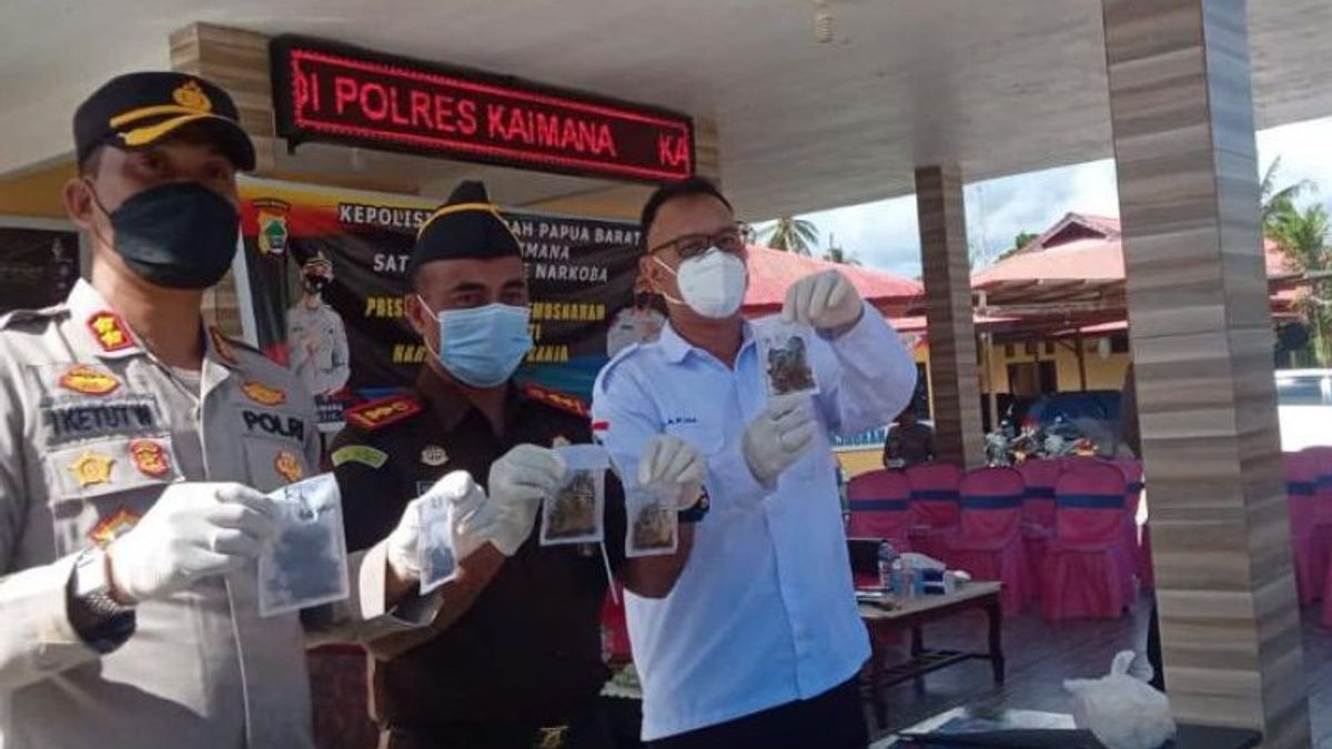 Starting To Make A Tourist Destination In West Papua, The Police Are Tightening Drug Preventing Supervision In Kaimana