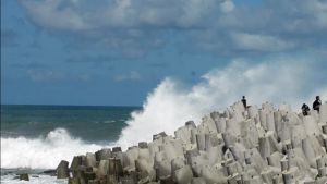 Lindungi Pesisir Ternate, Gubernur Malut Bangun Pemecah Ombak Setinggi 300 Meter 