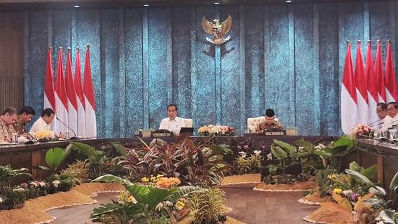 Manufacturing PMI Down, Jokowi Asks Ministers To Find Out The Cause