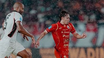 マナハンスタジアム、ペルシャ対ペルシク延期の大雨