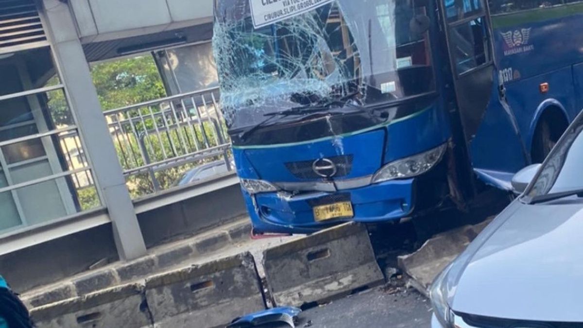 Allegedly Lack Of Concentration, Three Vehicles Involving Transjakarta To Transbodetabek Have Accidents In West Jakarta