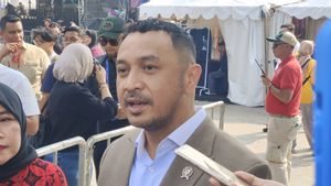 Resmikan Pasar Musik di Jakarta Music Con 2025, Wamenbud Giring Ganesha Beli Merchandise Nidji hingga Iwan Fals