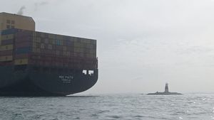 Kapal Kargo Kandas di Perbatasan Indonesia-Singapura Berhasil Dievakuasi