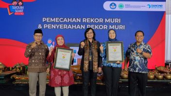 man Danone Indonésie et PP Muhammadiyah PP Education Bachelière d’éducation d’école saine pour la pression des chiffres de retard de croissance national