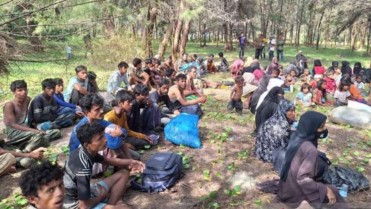 A Rohingya Immigrant Woman In East Aceh Is 6 Months Pregnant