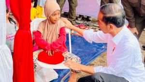 'Semoga Lekas Sembuh Afikah,' Jokowi Berikan Doa Saat 4 Mata Berbicara dengan Anak Korban Gempa Cianjur