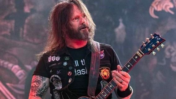 Gitaris My Chemical Romance Hadiahkan Salah Satu Gitarnya Kepada Gary Holt 