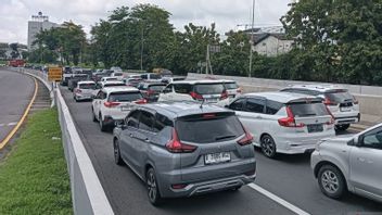    Trafik Arus Balik di Tol Kalikangkung Semarang Masih 3.000 Kendaraan/Jam