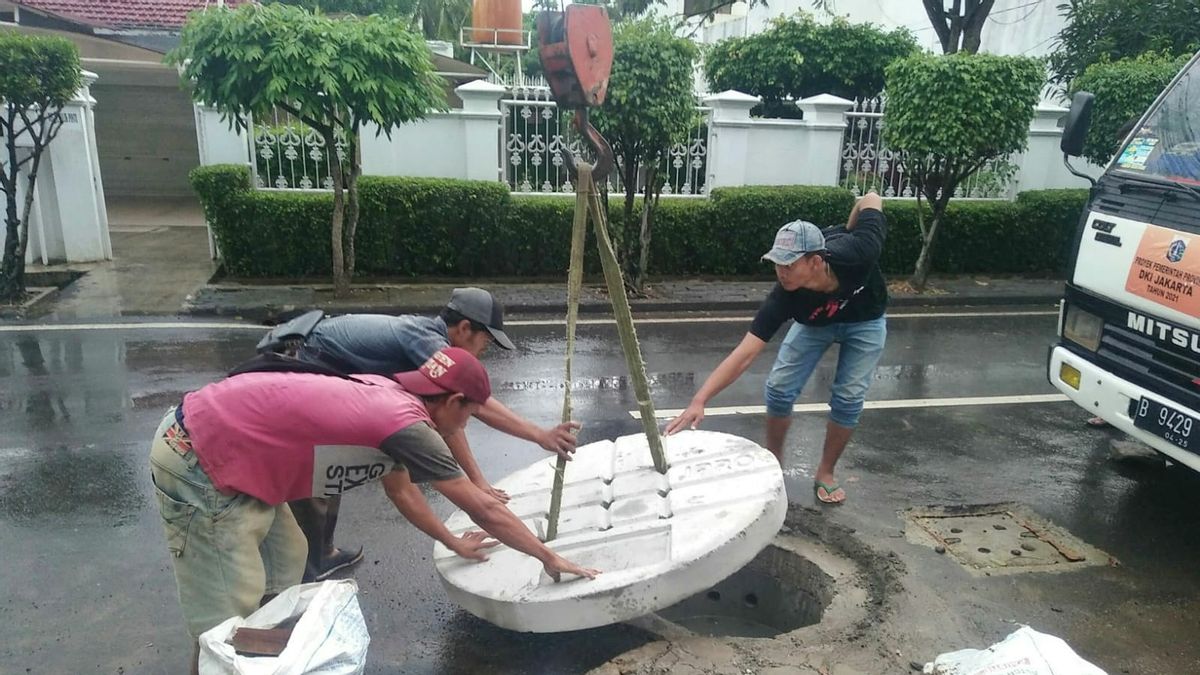 Protested By Soleh Solihun On Twitter, DKI Provincial Government Replaces Damaged Vertical Drainage Cover In Cilandak