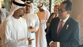 والتقى الرئيس التنفيذي لمطارات أبوظبي، وزير النقل عرض التعاون لتطوير مطار كيرتاجاتي