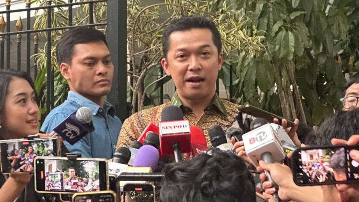 Taufik Hidayat discutant du sport avec Prabowo