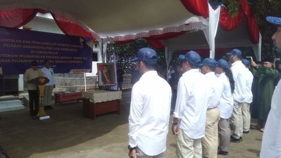 Menteri Karding Lantik 19 Pejabat Admin P2MI di Desa Karawang yang 50 Persen Warganya PMI