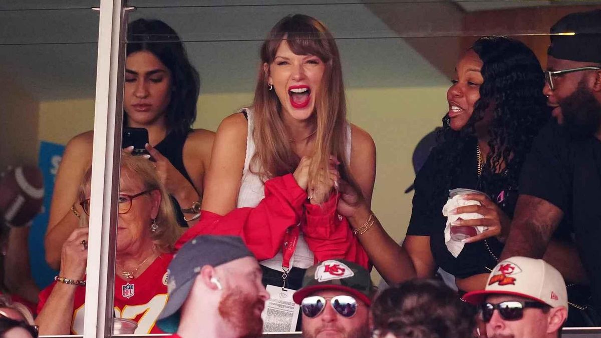 Portrait Of Sporty Taylor Swift While Watching American Football, Enthusiasm To Give Support To Travis Kelce