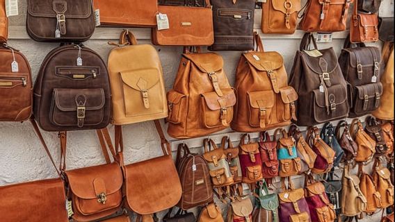 Les Sacs En Cuir Bien-aimés Commencent à Moisir, Voici Comment Les Nettoyer Facilement