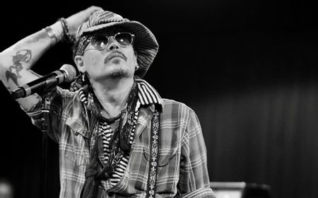 Johnny Depp Alami Cedera Kaki, Hollywood Vampires Tunda Tur Konser