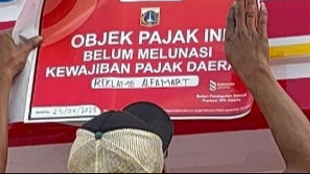 Dozens Of Minimarkets And Restaurants In Kemayoran Were Sealed By Officers For In Arrears Of Taxes