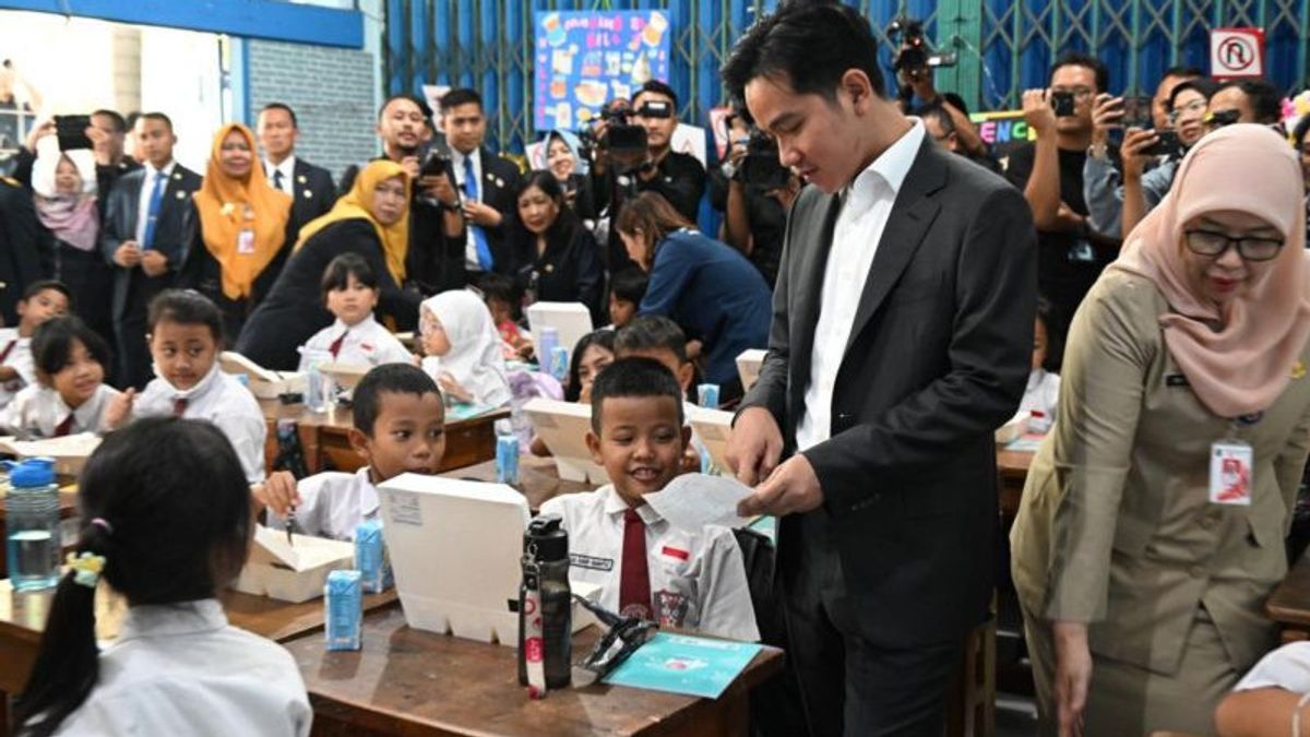 Vice President Gibran Received A Letter From Students Of SDN Central Jakarta When Reviewing Nutritious Lunch