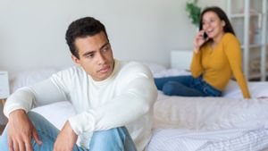 Couples Often Avoid And Save Many Secrets, Signs Of Dissatisfaction In Relationships