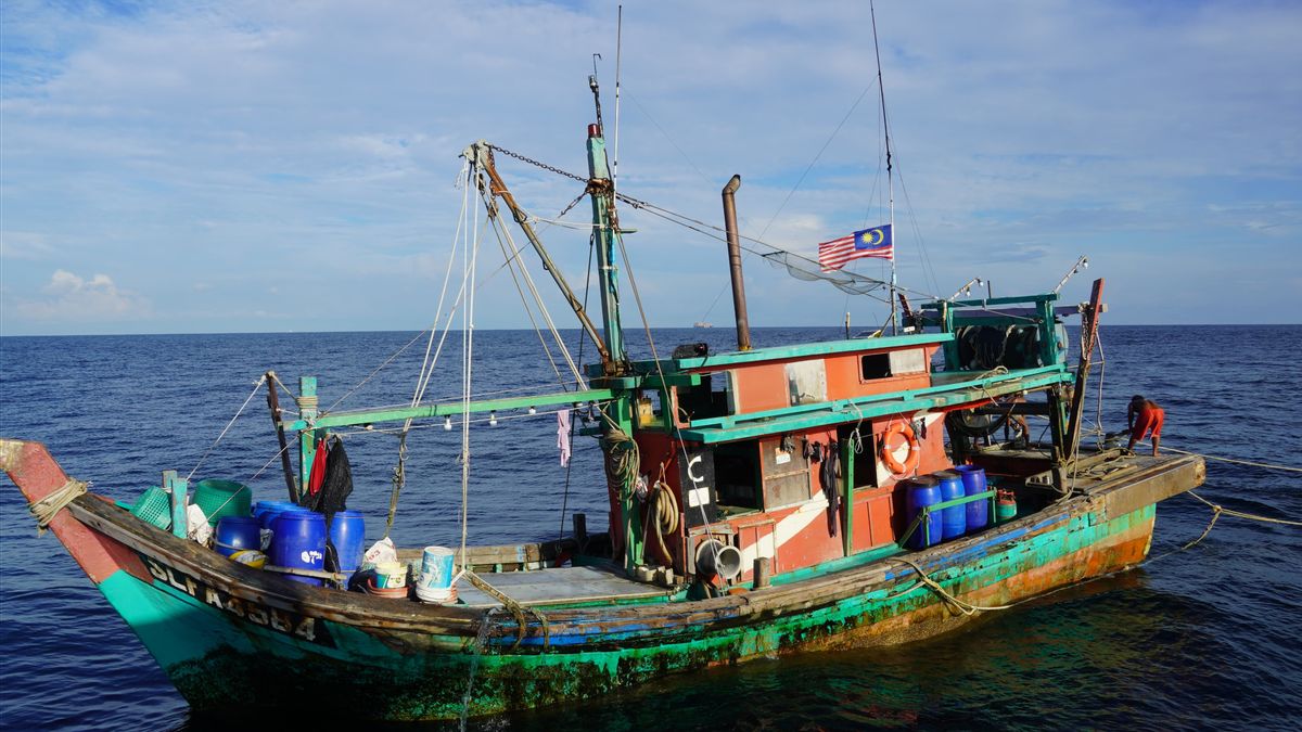 k capture deux navires de pêche étrangers battant pavillon malaisien, économisant une perte potentielle de 19,9 milliards de roupies