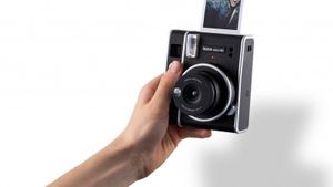 FUJIFILM Indonesia Luncurkan Kamera Instax Mini 40, Cek Harganya!