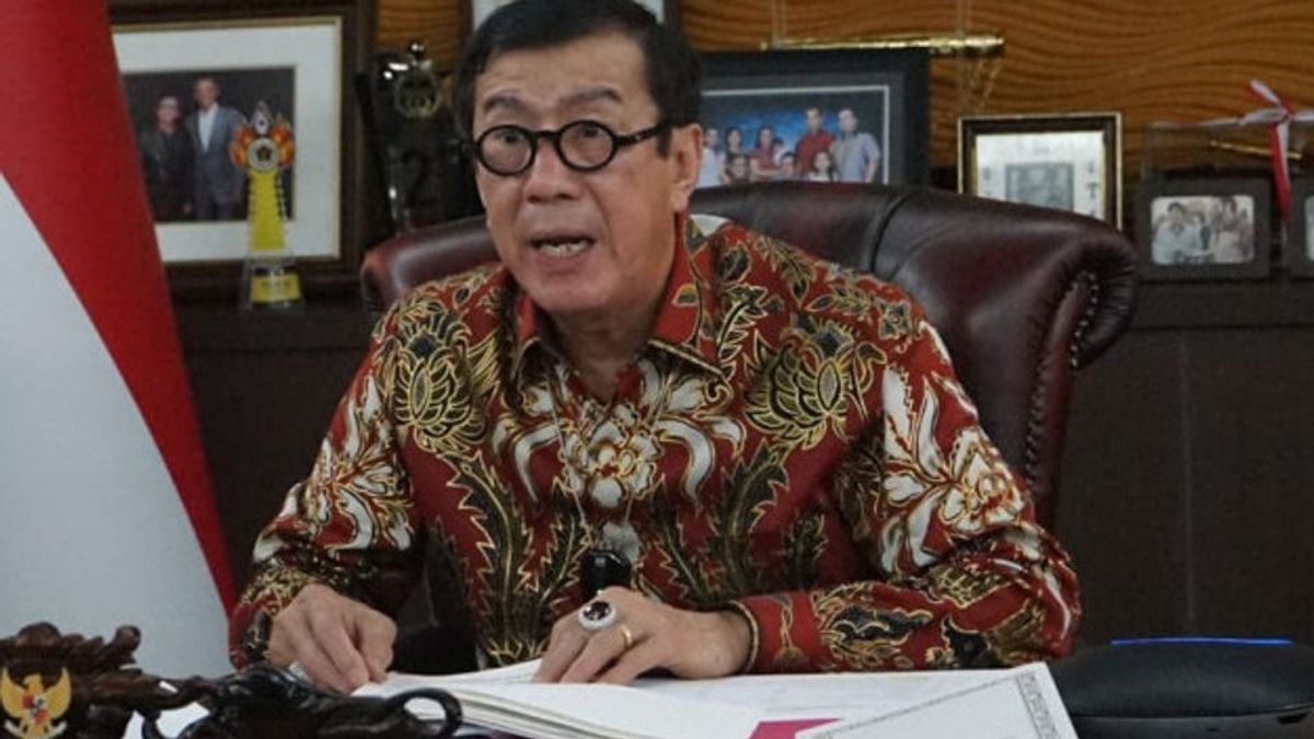 Menkum HAM: Tenaga Kerja Asing Tidak Bisa Asal Masuk Indonesia, Ada Syarat Khusus!