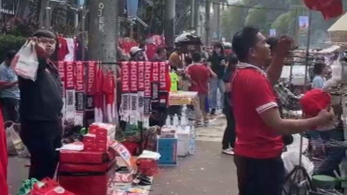 Menjelang Laga Timnas Indonesia vs China, Suasana Sekitar SUGBK Padat dan Penuh Antusiasme