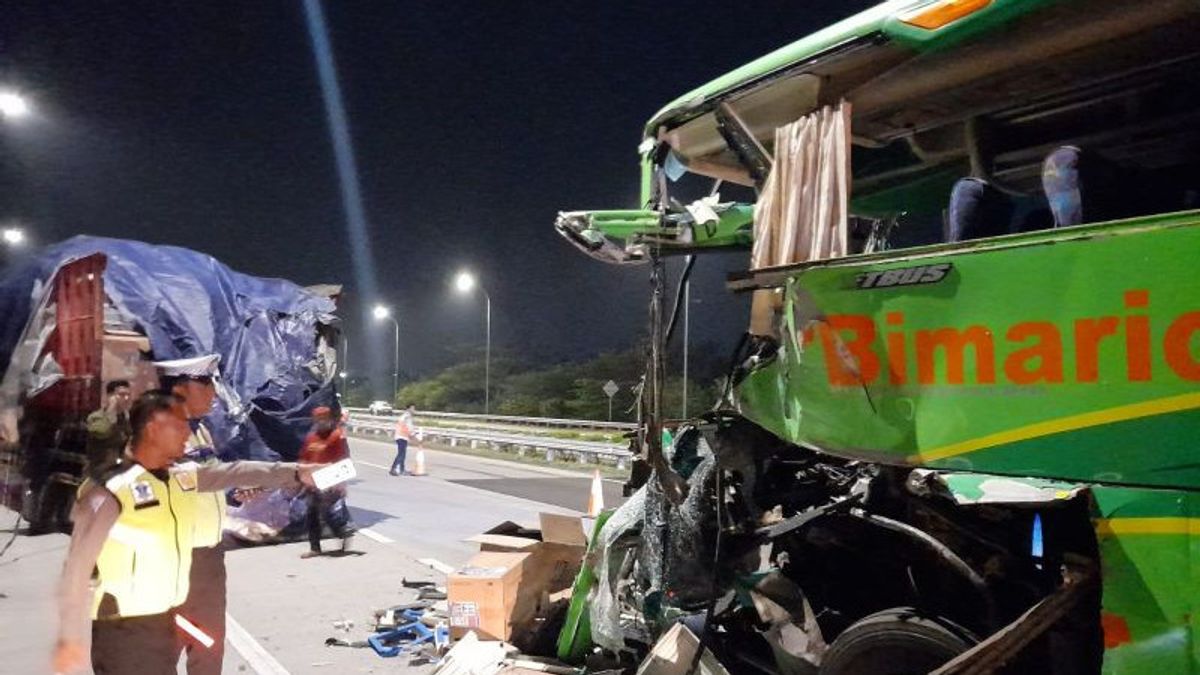 Tourism Bus Transports Junior High School Students Hit Trucks On The Jombang Toll Road, 2 People Died