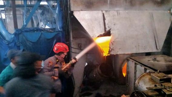 Polisi Selidiki Penyebab Kebakaran Pabrik PT Dua Kelinci di Pati