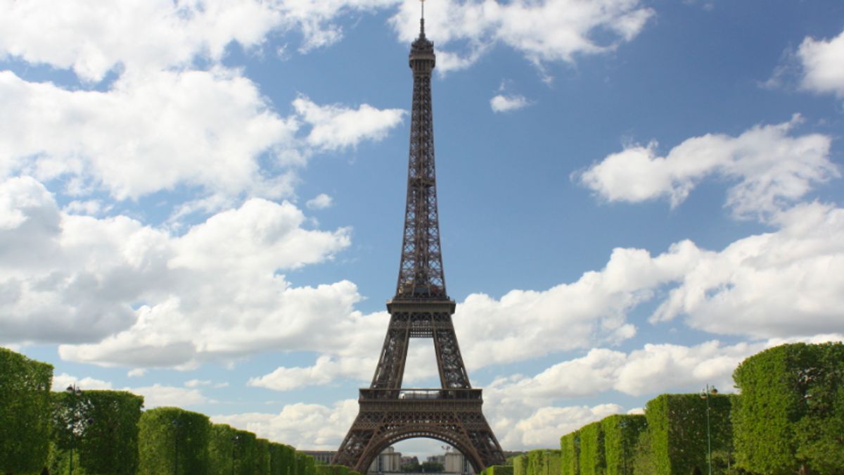 The Paris Syndrome Phenomenon, Disappointment Of Tourists Seeing Paris Not According To Expectations