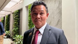 KPU 회장 Hasyim Asy'ari의 운전기사가 PPLN 임원의 부도덕성 혐의에 대한 윤리 청문회에서 DKPP에 의해 소환되었습니다.