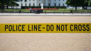 Truk Tabrak Pembatas Keamanan Dekat Gedung Putih: Pengemudi Ditahan, Ditemukan Bendera Nazi
