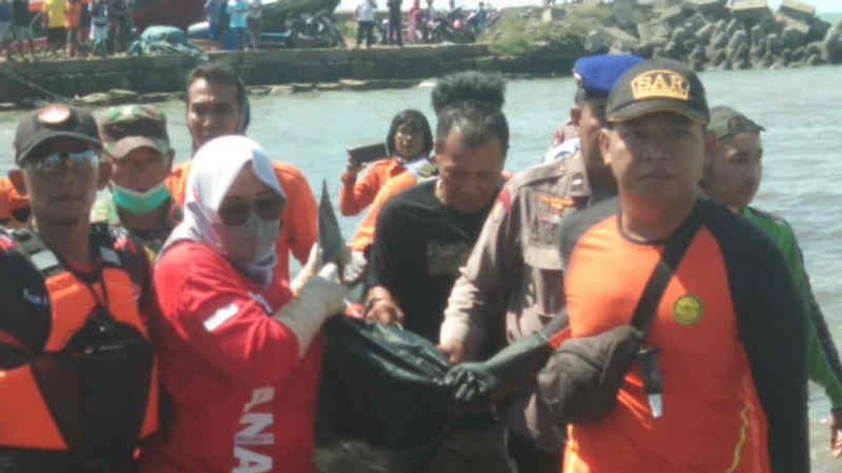 魚を探している間にボートロープが外れ、ダダップ海域の2人の漁師が溺死