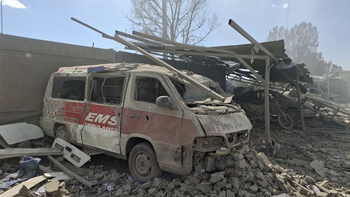 Berjejer Ambulans Bekas Dihantam Bom AS-Israel, Iran Salut Dedikasi Layanan Medis Darurat