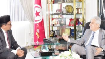 印度尼西亚共和国大使-突尼斯国防部长讨论从演习到军事教育的防务合作文本