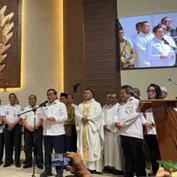 Kunjungi Gereja di Malam Natal, Pramono Minta Umat Doakan Korban Bencana Sumatera