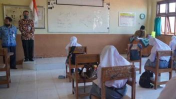 Anak Sekolah dan Guru di Riau Sambut Antusias Belajar Tatap Muka