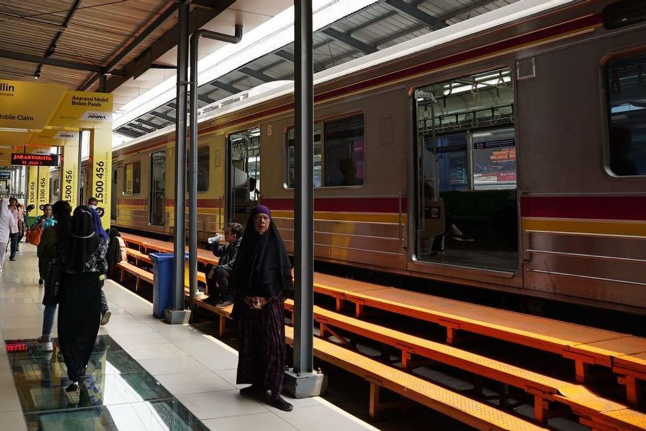 هناك معضلة من Jabodetabek KRL التوقف خلال وباء COVID -19