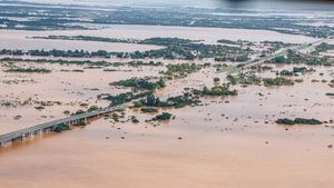 برازيلي - ارتفع عدد القتلى بسبب الفيضانات إلى 143 شخصا ، وأعلنت حكومة البرازيل عن صندوق طوارئ
